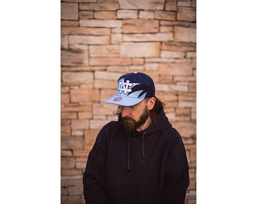 Kšiltovka Mitchell & Ness Sharktooth Snapback North Carolina Tar Heels Navy/Light Blue
