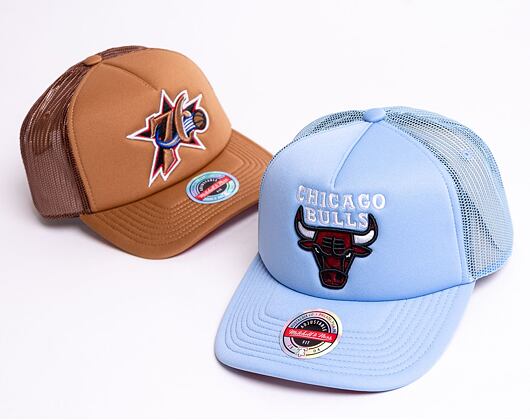 Kšiltovka Mitchell & Ness Keep On Truckin Trucker Chicago Bulls Light Blue