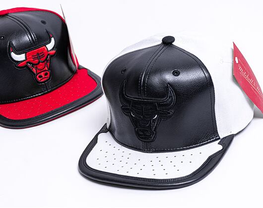 Kšiltovka Mitchell & Ness Day One Snapback Chicago Bulls White / Black