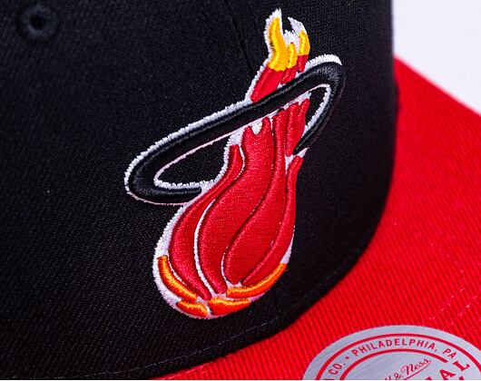 Kšiltovka Mitchell & Ness PATCH OVERLOAD SNAPBACK HWC MIAMI HEAT Black / Red