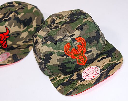 Kšiltovka Mitchell & Ness NEON CAMO POP SNAPBACK Milwaukee Bucks Camo