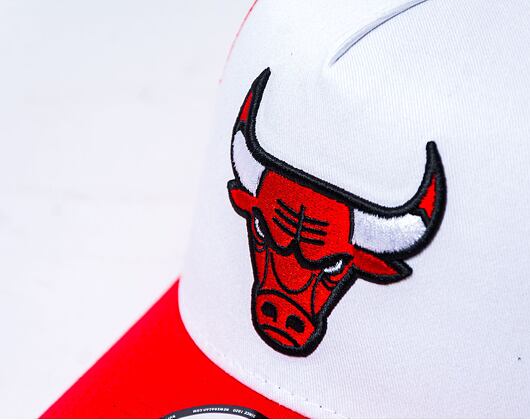 Kšiltovka New Era - NBA Team Clear 9FORTY Trucker - Chicago Bulls - White / Red
