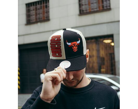 Kšiltovka Mitchell & Ness NBA Pop Panel Snapback Chicago Bulls Off White / Black