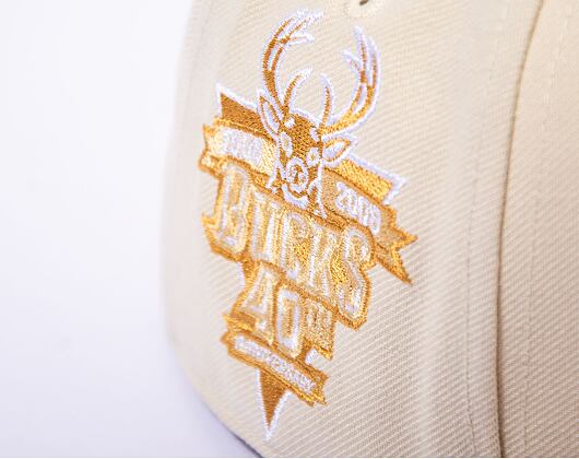 Kšiltovka Mitchell & Ness NBA Milwaukee Bucks Sandman Fitted HWC off white