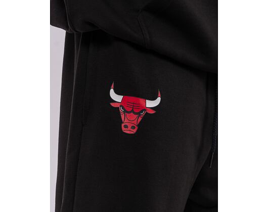 Tepláky New Era NBA Logo Joggerss Chicago Bulls Black / Front Door Red