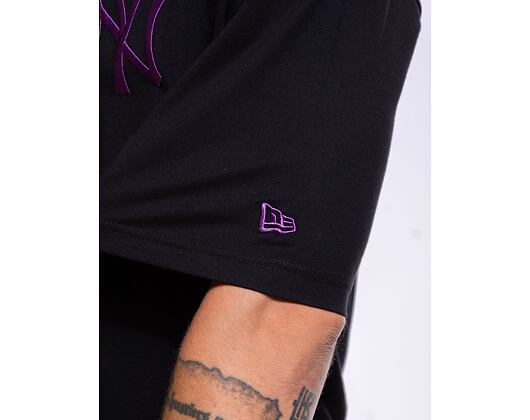 Triko New Era League Essentials Oversized Tee New York Yankees Black / Purple Nitro