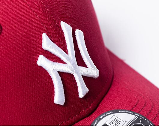 Kšiltovka New Era 39THIRTY MLB League Essential New York Yankees Cardinal / White