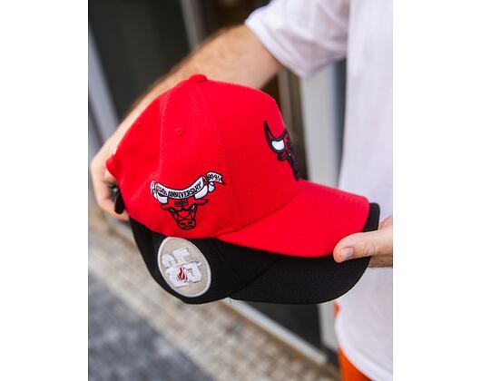 Kšiltovka Mitchell & Ness - Chicago Bulls - Kicking Wool Pro Strapback - Red