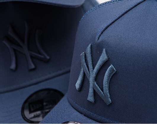 Kšiltovka New Era - MLB League Essential 9FORTY Trucker - NY Yankees - Muted Indigo