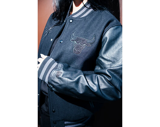 Bunda New Era - NBA Tonal Patch Varsity - Chicago Bulls - Black