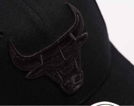 Kšiltovka Mitchell & Ness - Midnight Luxe - Classic Red Chicago Bulls - Black