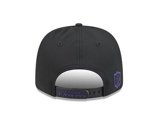 Kšiltovka New Era - NFL 2026 Sideline 9SEVENTY Stretch-Snap - Baltimore Ravens - Team Color