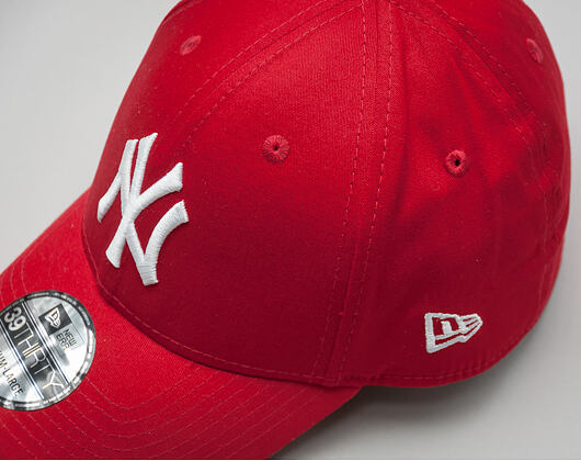 Kšiltovka New Era - MLB Essential 39THIRTY - NY Yankees - Scarlet