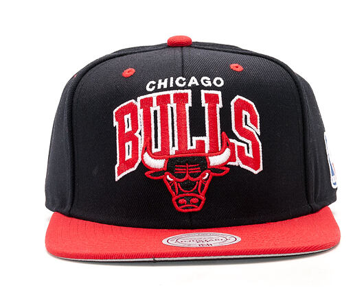 Kšiltovka Mitchell & Ness Team Arch Chicago Bulls Black/Red Snapback