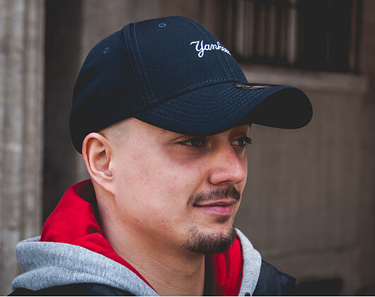 Kšiltovka New Era Border Edge Pique New York Yankees 9FORTY Navy/White Strapback