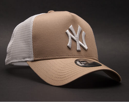 Kšiltovka New Era Essential New York Yankees 9FORTY TRUCKER Camel/White Snapback