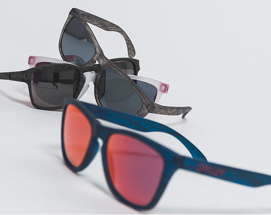 Sluneční Brýle Oakley Frogskins Matte Blue Woodgrain/Torch Iridium OO9013-B555