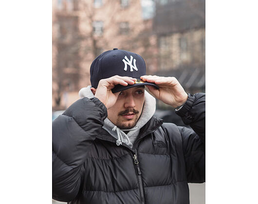 Kšiltovka New Era Authentic Perfomance New York Yankees 59FIFTY Team Color