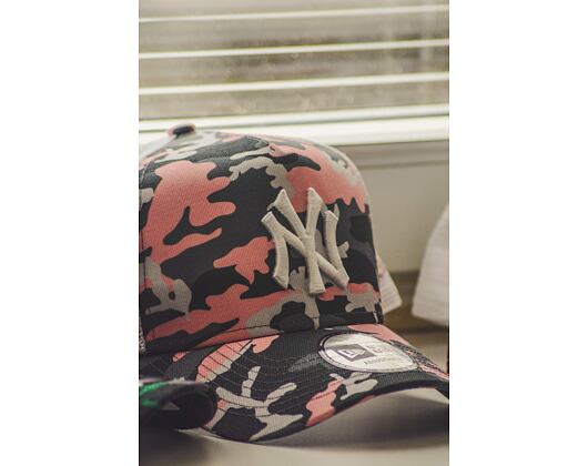 Kšiltovka New Era 9FORTY A-Frame Trucker New York Yankees Pink Camo