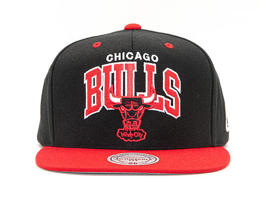 Kšiltovka Mitchell & Ness Team Arch 2 Tone Snapback Chicago Bulls Black / Red