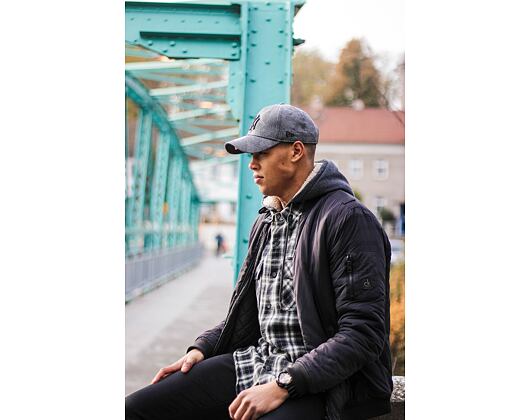 Kšiltovka New Era 9FORTY Engineered Plus New York Yankees Black / Black Strapback