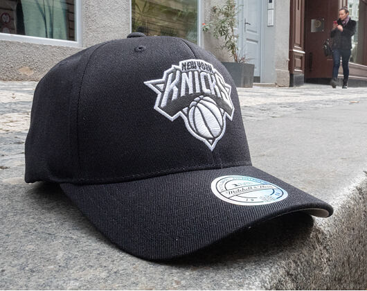 Kšiltovka Mitchell & Ness New York Knicks Outline Black 110