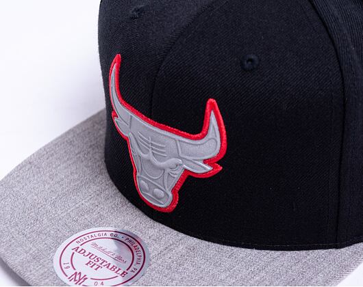 Kšiltovka Mitchell & Ness Chicago Bulls Black Heather Reflective Snapback
