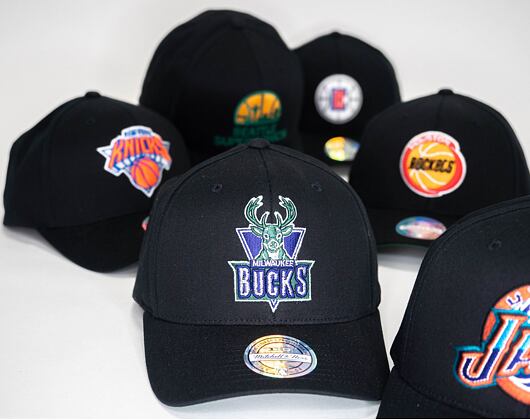 Kšiltovka Mitchell & Ness New York Knicks 537 Team Logo High Crown Black