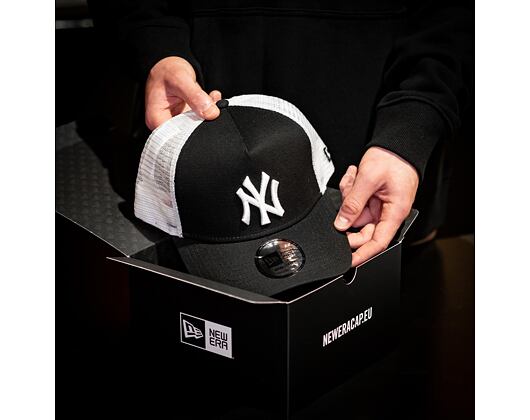 Kšiltovka New Era - MLB Clean 9FORTY Trucker - NY Yankees - Black / White