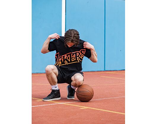 Triko Mitchell & Ness Los Angeles Lakers Flames Tee SSTEBW19142 Black