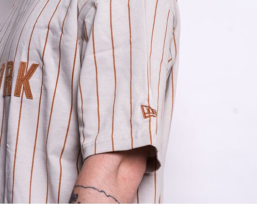Triko New Era Oversized New York Pinstripe Tee Stone / Toffee