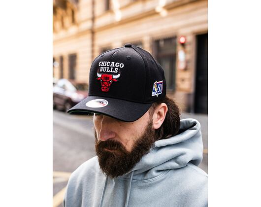 Kšiltovka Mitchell & Ness Chicago Bulls 50th Anniversary Patch 110 Snapback Black