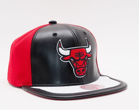Kšiltovka Mitchell & Ness Day One Snapback Chicago Bulls Black / White