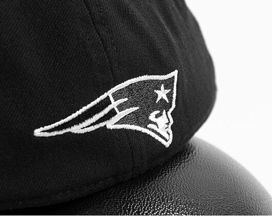 Kšiltovka New Era 39THIRTY NFL22 Sideline New England Patriots Black / White
