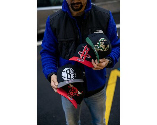 Kšiltovka Mitchell & Ness 8 Bit XL Classic Red Milwaukee Bucks Black
