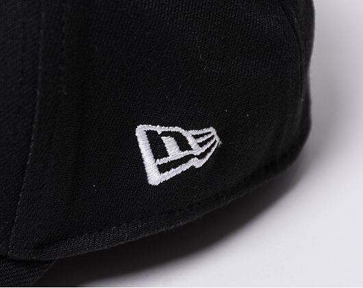 Kšiltovka New Era 39THIRTY NFL22 Sideline Buffalo Bills Black / White