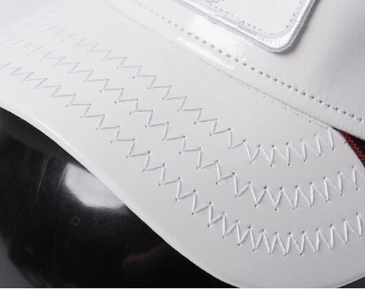 Kšiltovka Goorin - Big White Patent Leather