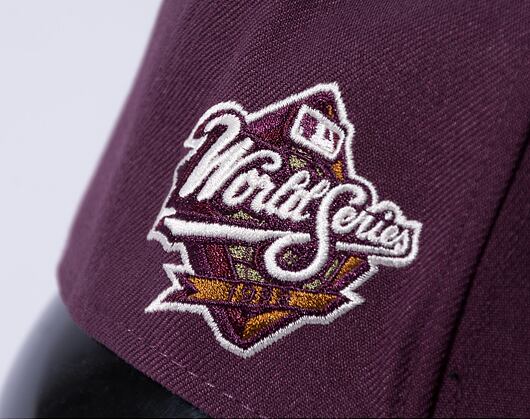 Kšiltovka New Era 59FIFTY MLB WS Sidepatch Trail Mix New York Yankees Plum / Chrome White