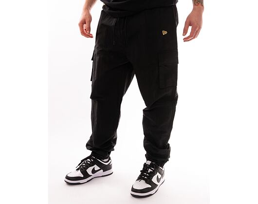 Kalhoty New Era Woven Joggers Black / Metalic Gold