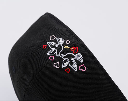 Kšiltovka New Era - Vday Scribble 59FIFTY - Black / White / Scarlet