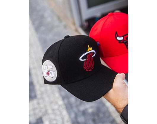 Kšiltovka Mitchell & Ness - Chicago Bulls - Kicking Wool Pro Strapback - Red