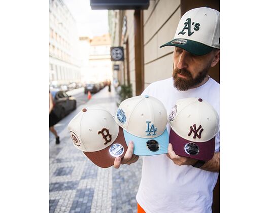 Kšiltovka New Era - MLB WS Patch Retro 9FORTY M-CROWN - Oakland Athletics - Cream / Dark Green