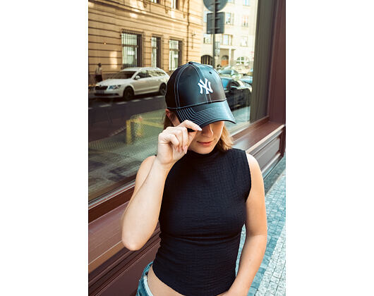 Dámská Kšiltovka New Era - MLB Contrast Stitch PU Leather 9FORTY - NY Yankees - Black / White