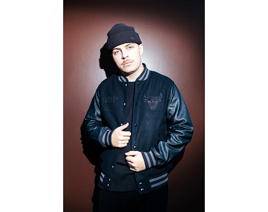 Bunda New Era - NBA Tonal Patch Varsity - Chicago Bulls - Black