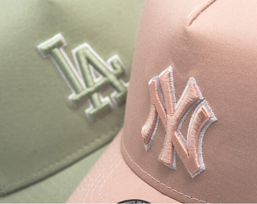 Kšiltovka New Era - MLB Outline 9FORTY A-Frame Trucker - NY Yankees - Pink Rouge / White
