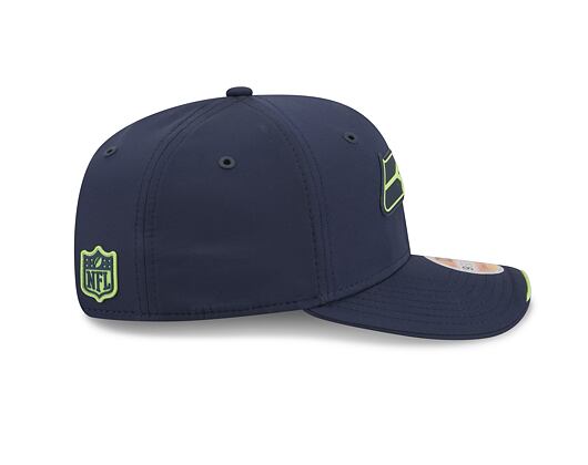 Kšiltovka New Era - NFL 2026 Sideline 9SEVENTY Stretch-Snap - Seattle Seahawks - Team Color