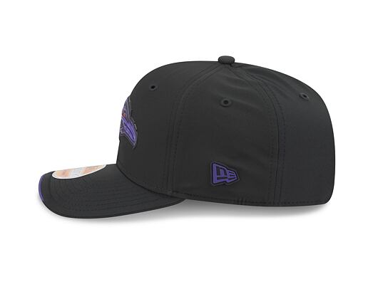 Kšiltovka New Era - NFL 2026 Sideline 9SEVENTY Stretch-Snap - Baltimore Ravens - Team Color