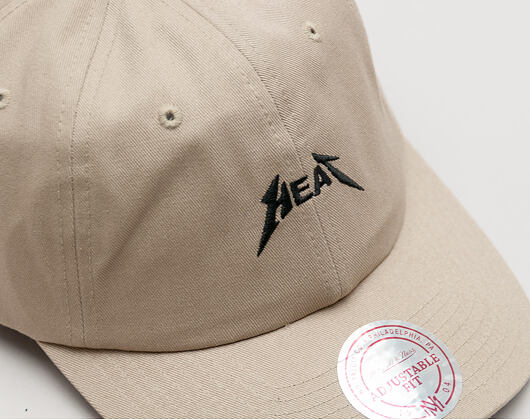 Kšiltovka Mitchell & Ness Rock Font Dad Hat Miami Heat Khaki Strapback