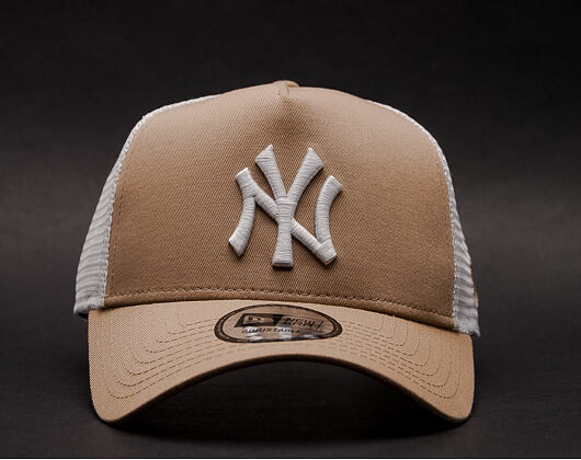 Kšiltovka New Era Essential New York Yankees 9FORTY TRUCKER Camel/White Snapback