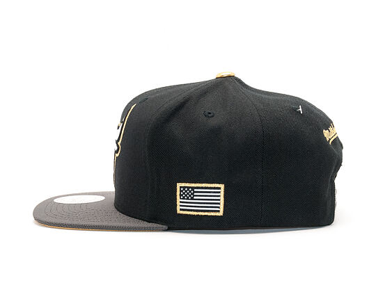 Kšiltovka Mitchell & Ness Gold Tip SB NBA Chicago Bulls Black/Gold Snapback